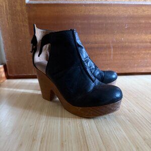 Free People Cedar Leather Clogs-Black